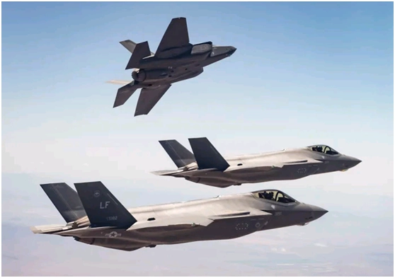 젠-20과 F-35의 조우 장면.png